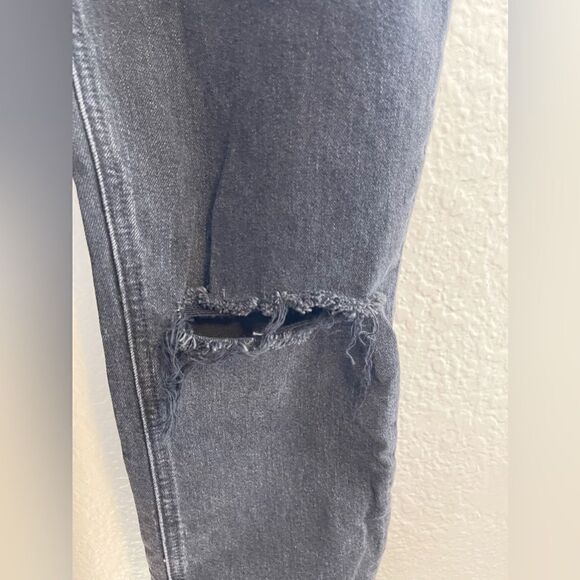 PAIGE Sarah Slim high rise straight leg ripped knees- BLACK. 28 - Picture 7 of 12